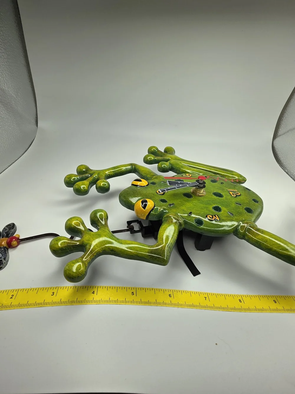 Whimsical Green Frog Wall Clock - Playful Home Accent